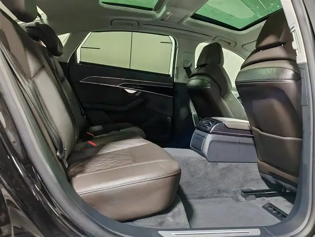 Audi A8 2021 из CN, фото 6