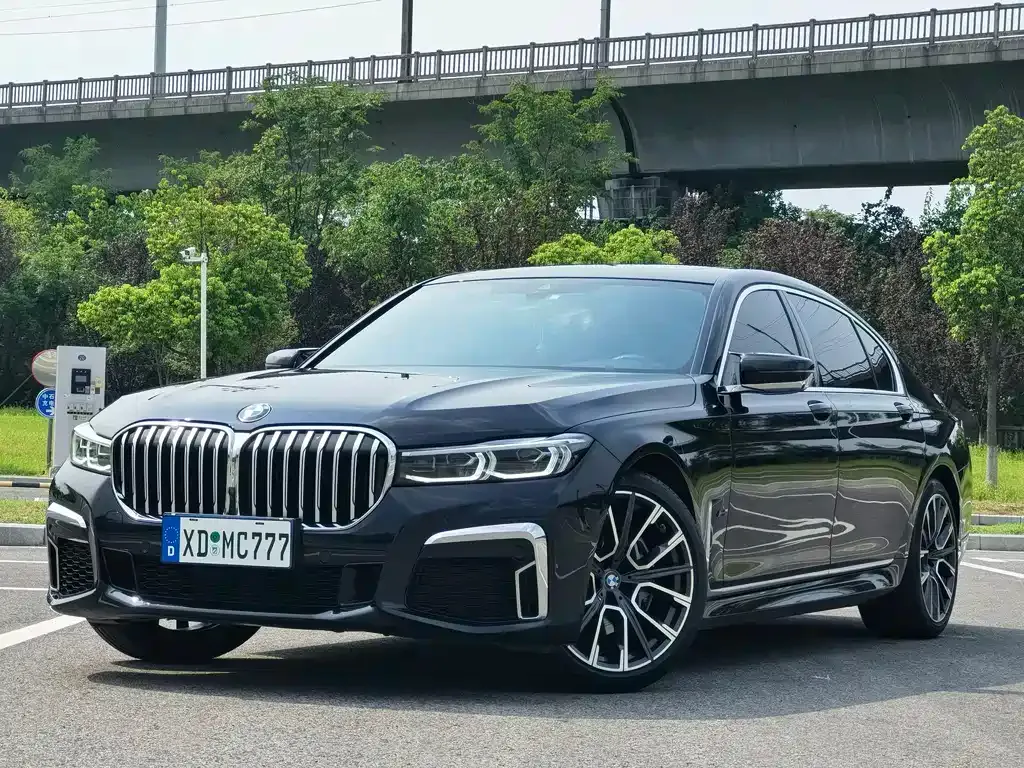 BMW 7 Series 2022 из CN, фото 1
