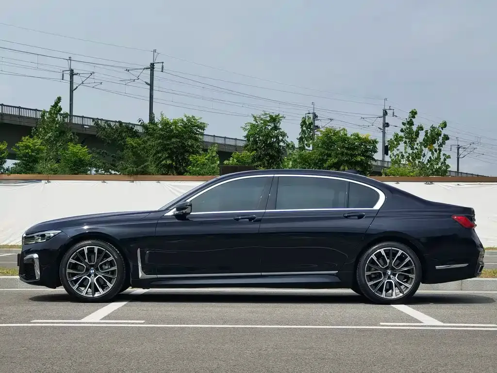 BMW 7 Series 2022 из CN, фото 6