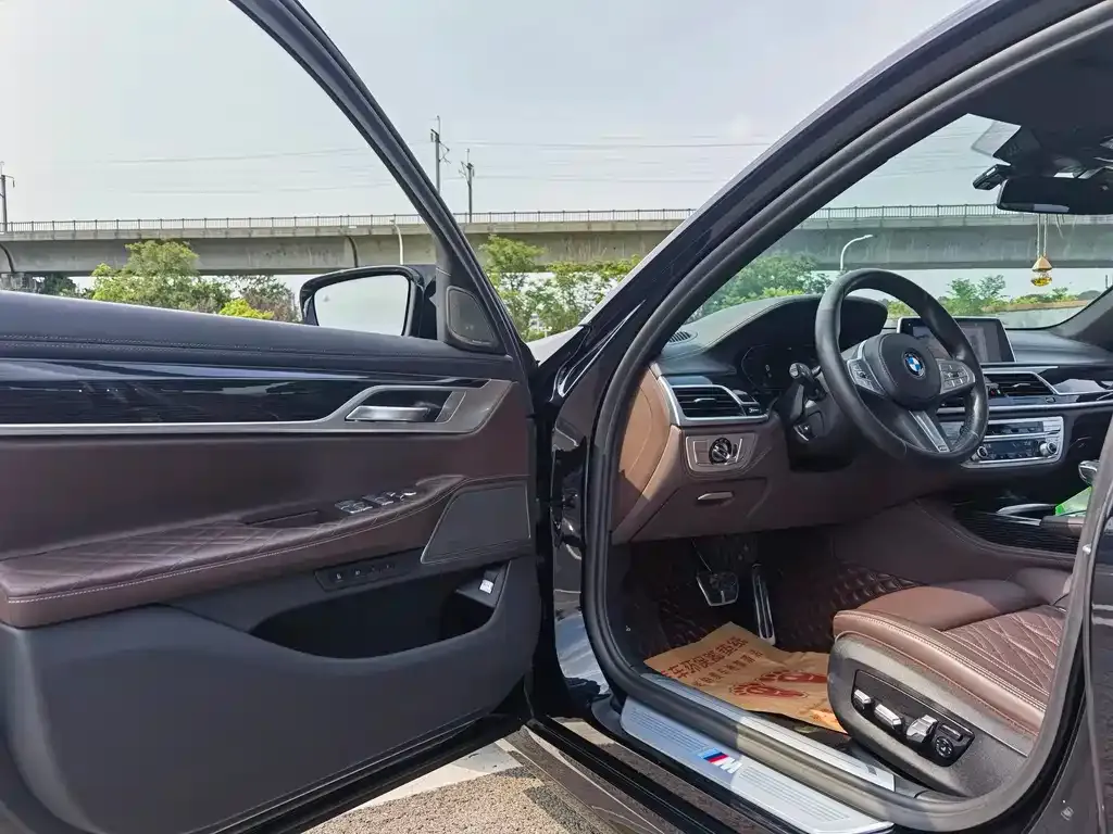 BMW 7 Series 2022 из CN, фото 7