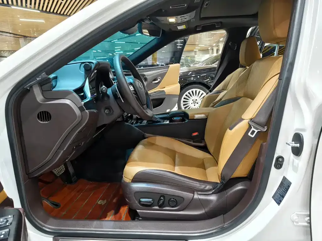 Lexus ES 2021 из CN, фото 4