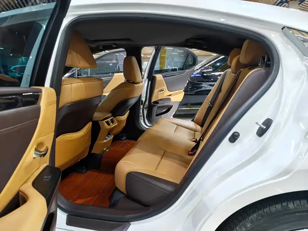 Lexus ES 2021 из CN, фото 5