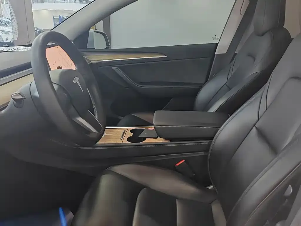 Tesla Model Y — фото 4