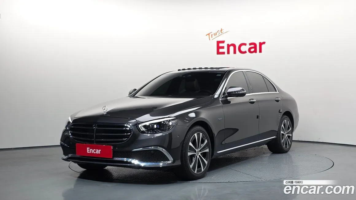 Mercedes-Benz E-Class — фото 1