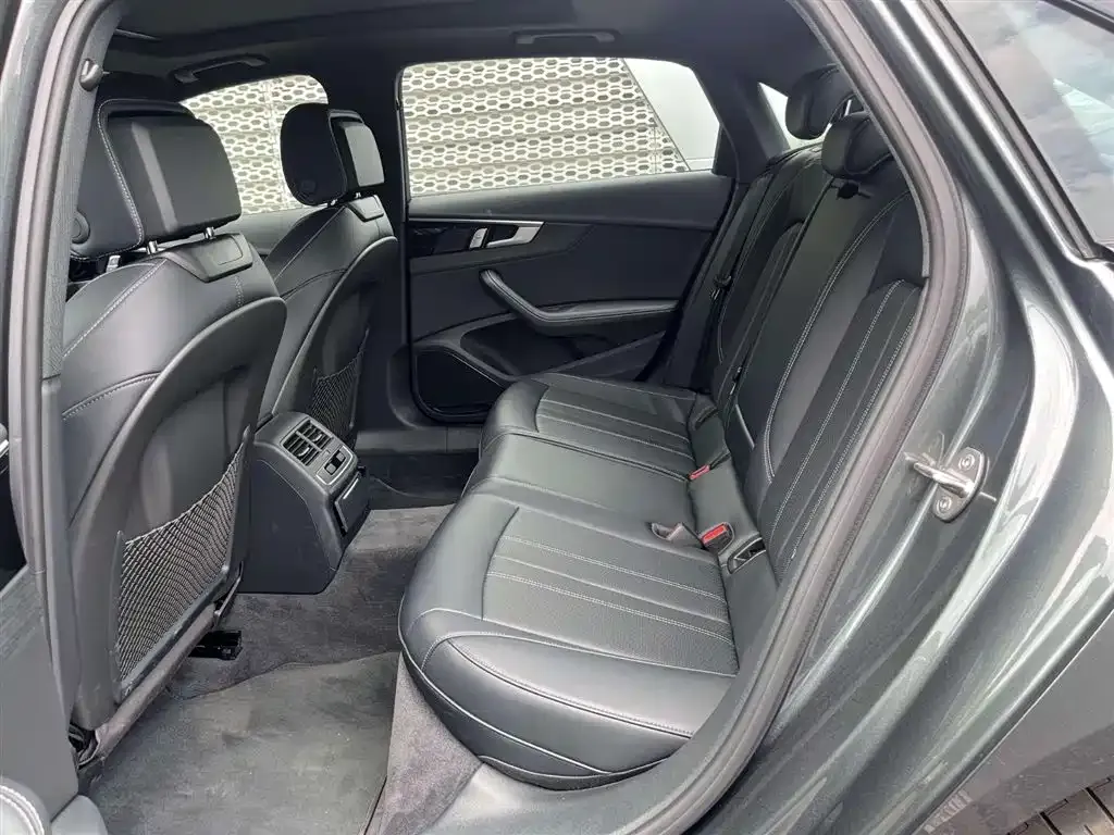 Audi A4L 2024 из CN, фото 10