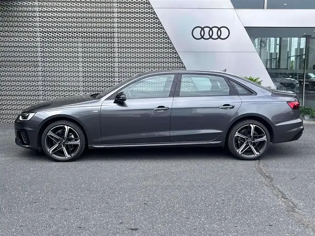 Audi A4L 2024 из CN, фото 3