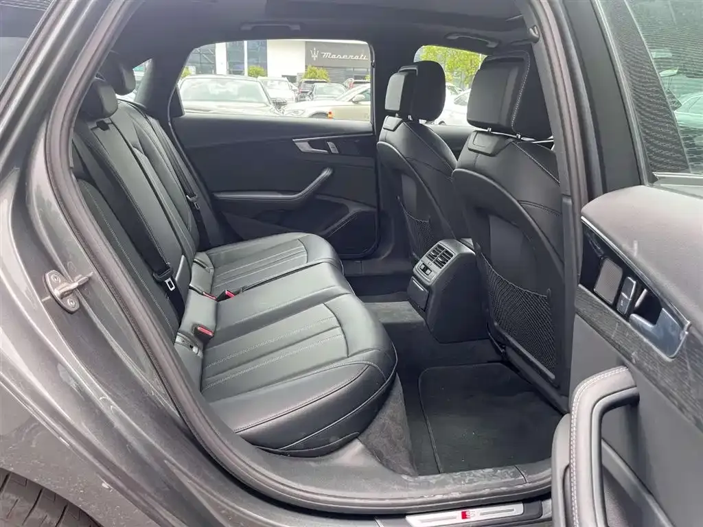Audi A4L 2024 из CN, фото 8