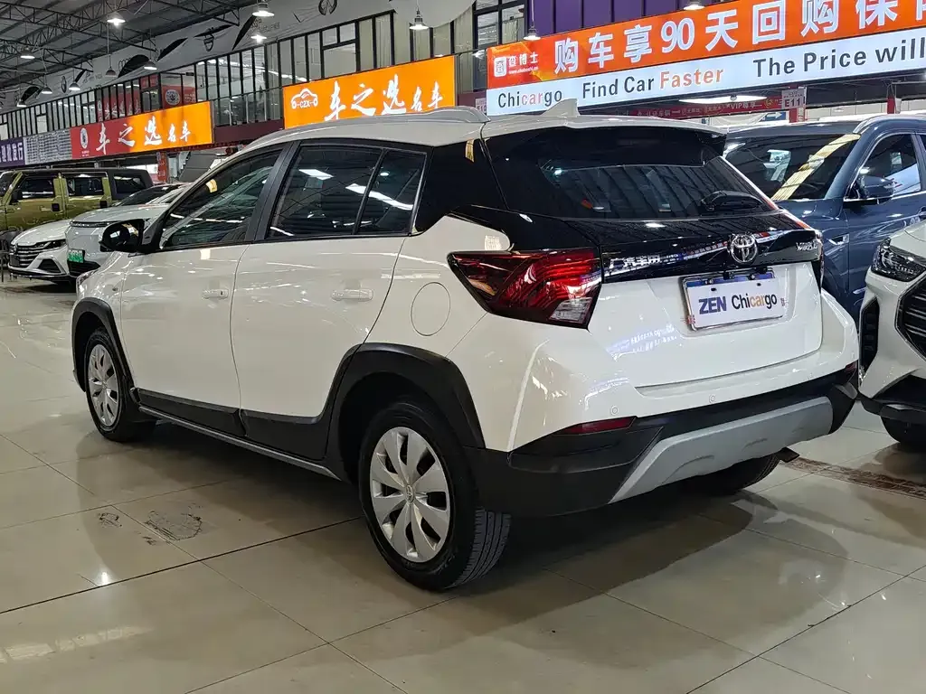 Toyota Yaris L — фото 4