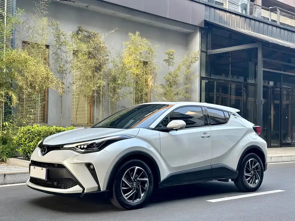 Toyota C-HR — фото 1