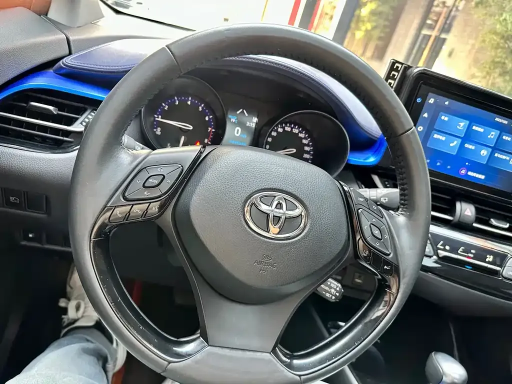 Toyota C-HR — фото 10