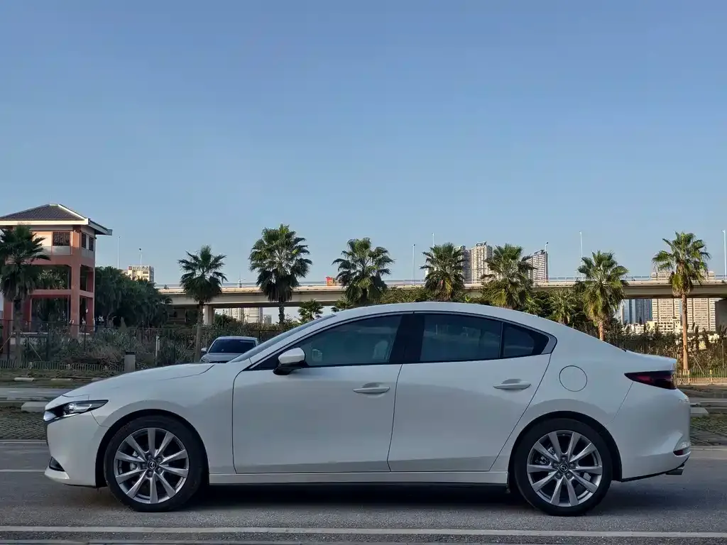 Mazda 3 Axela 2021 из CN, фото 4