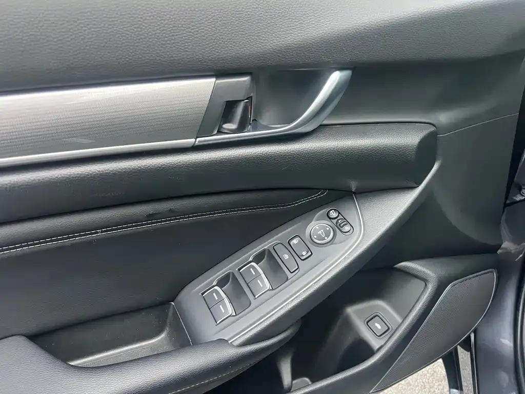 Honda Accord — фото 10