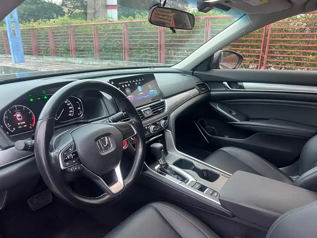 Honda Accord — фото 8