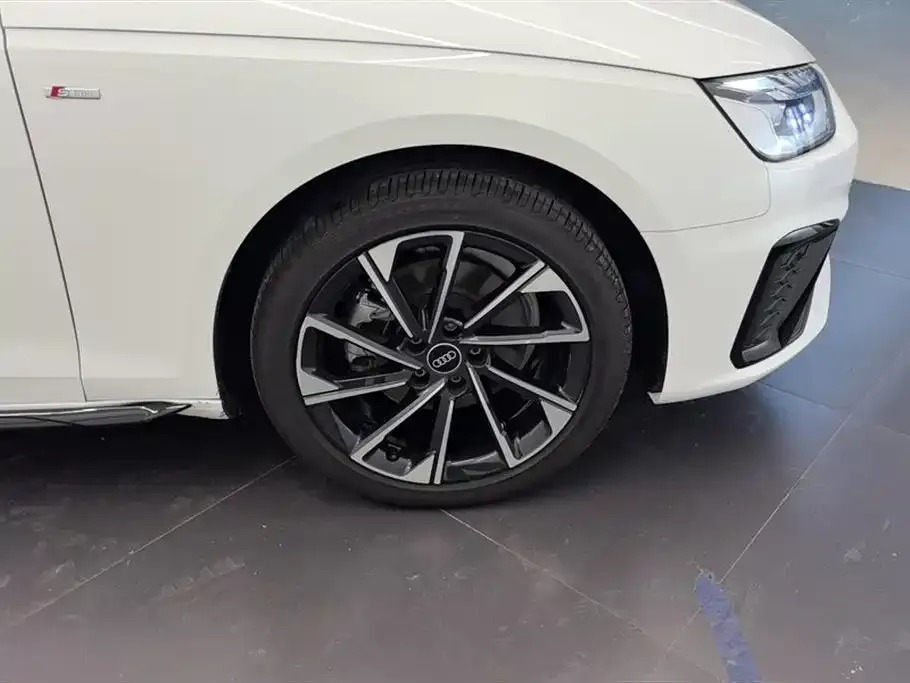 Audi A4L 2023 из CN, фото 6