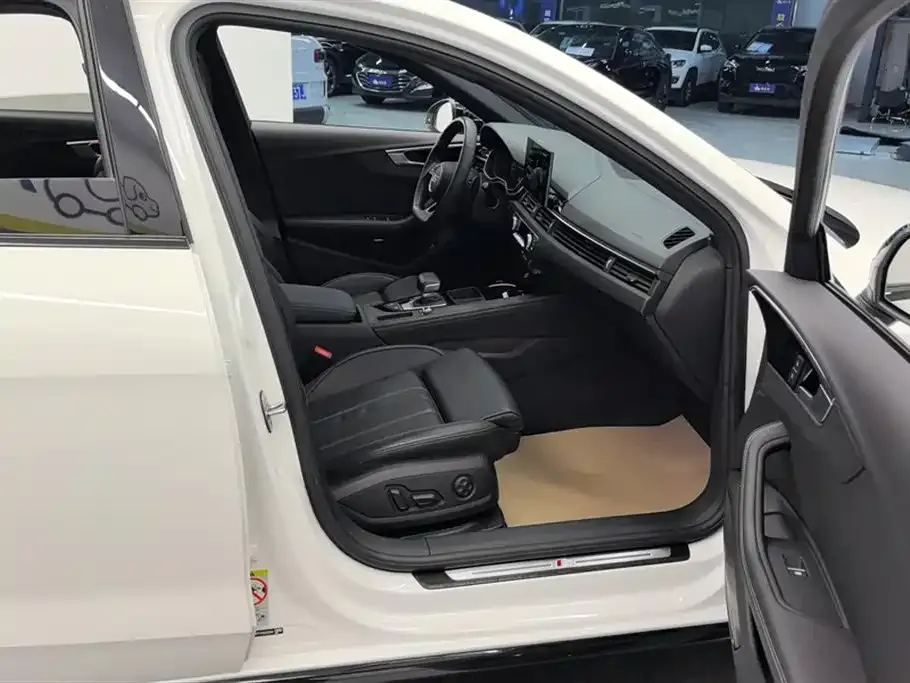 Audi A4L 2023 из CN, фото 8