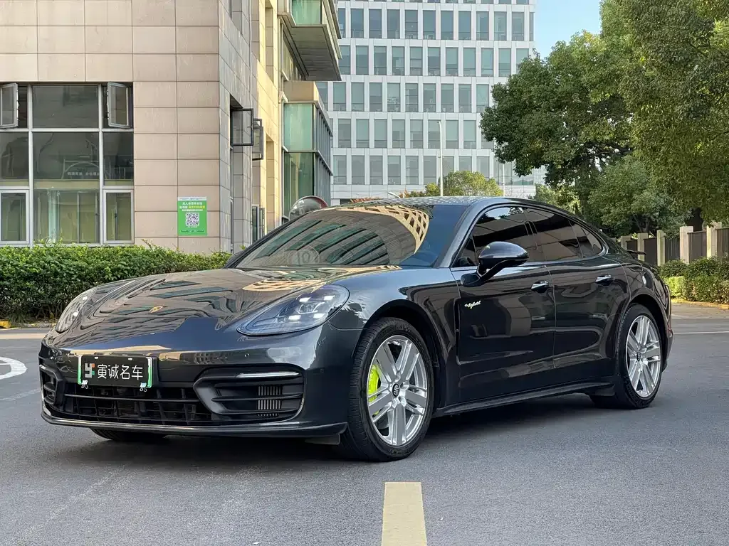 Porsche Panamera Hybrid — фото 1