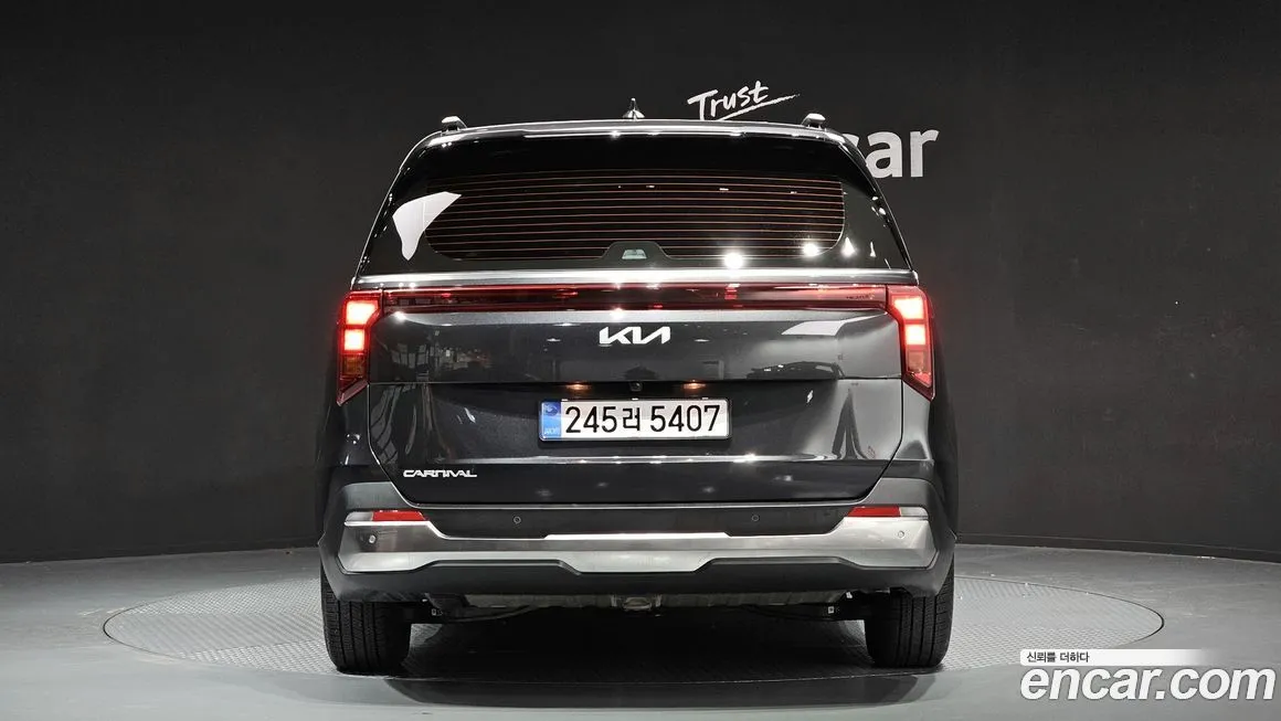 Kia Carnival — фото 4