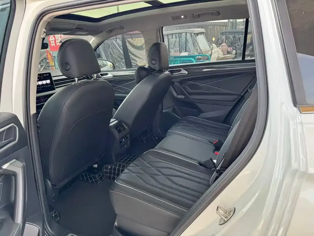 Volkswagen Tiguan L 2023 из CN, фото 4