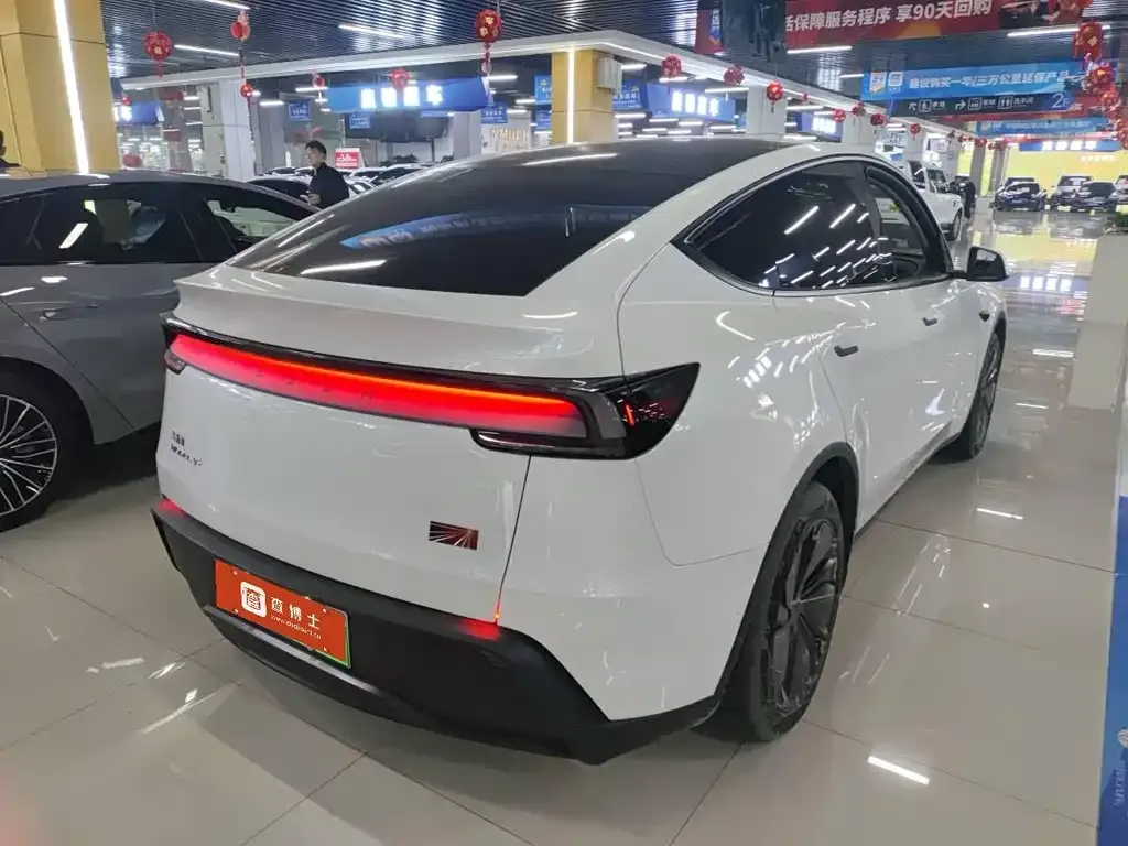 Tesla Model Y 2025 из CN, фото 8