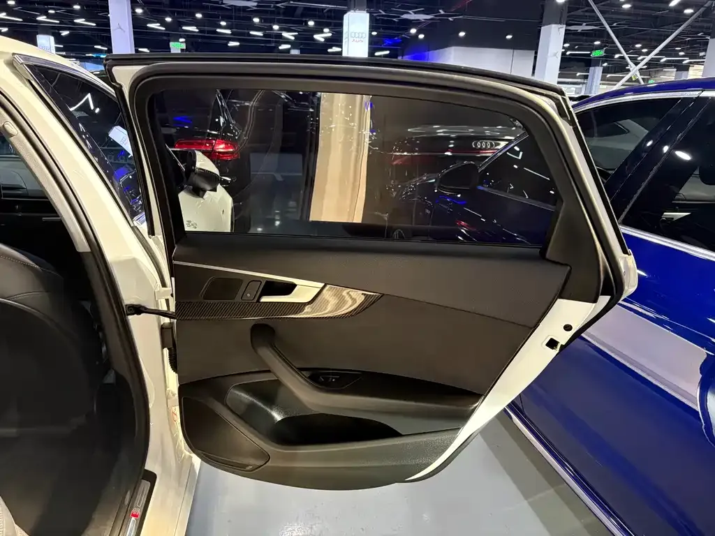 Audi A4L 2022 из CN, фото 10