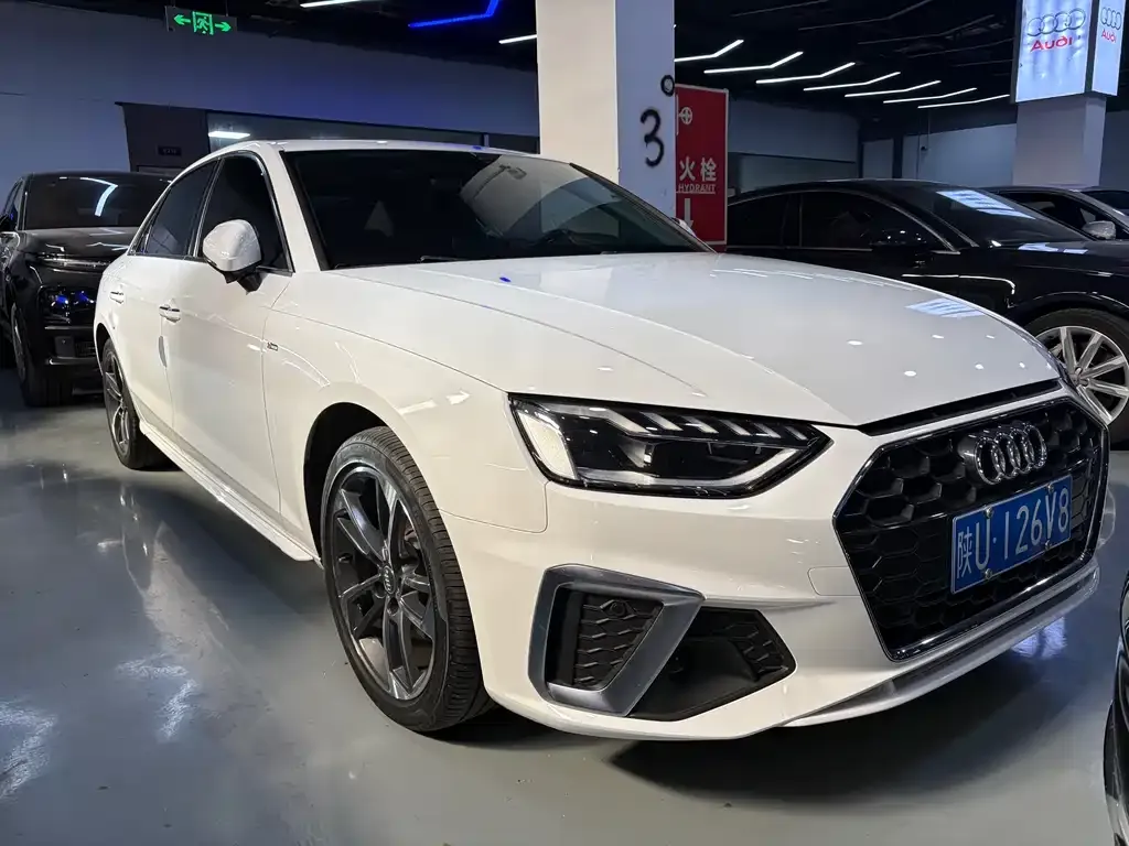Audi A4L 2022 из CN, фото 2