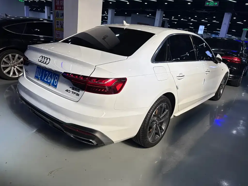 Audi A4L 2022 из CN, фото 3