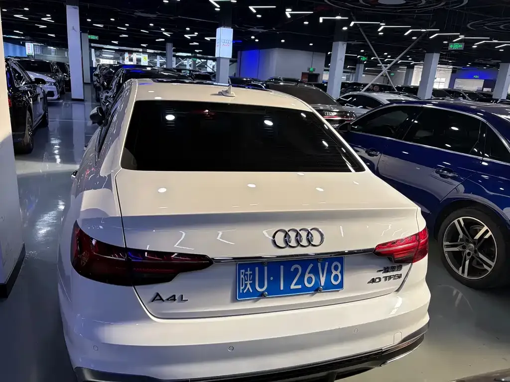 Audi A4L 2022 из CN, фото 4