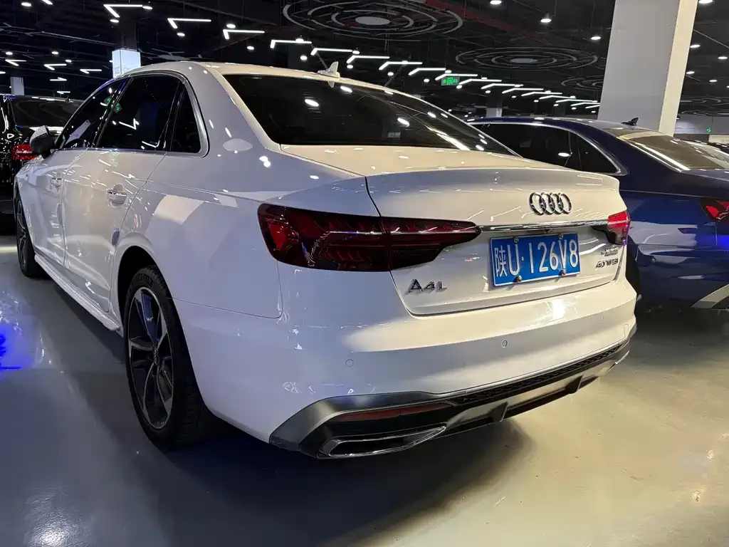 Audi A4L 2022 из CN, фото 5