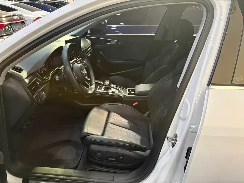 Audi A4L 2022 из CN, фото 7
