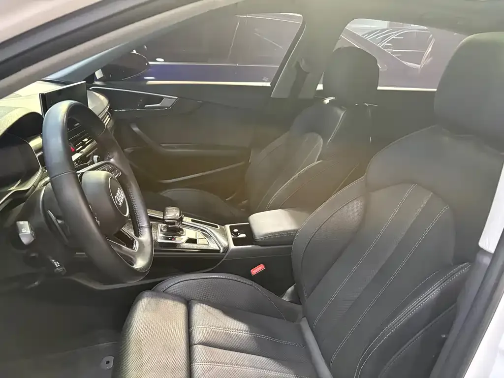 Audi A4L 2022 из CN, фото 8