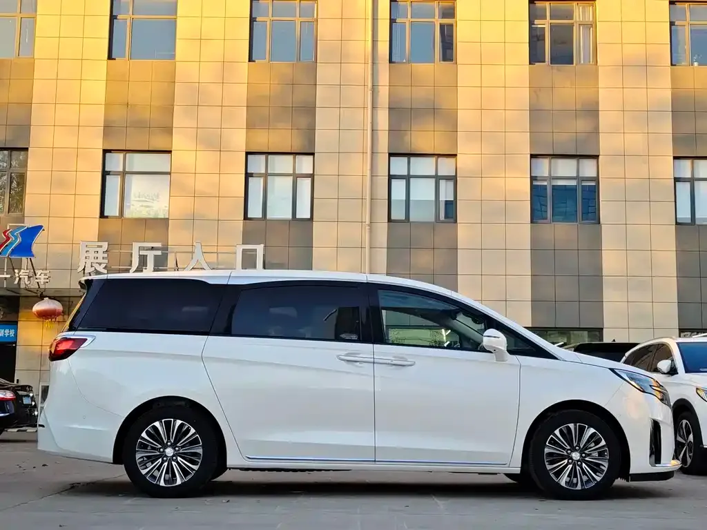 Buick GL8 2024 из CN, фото 4