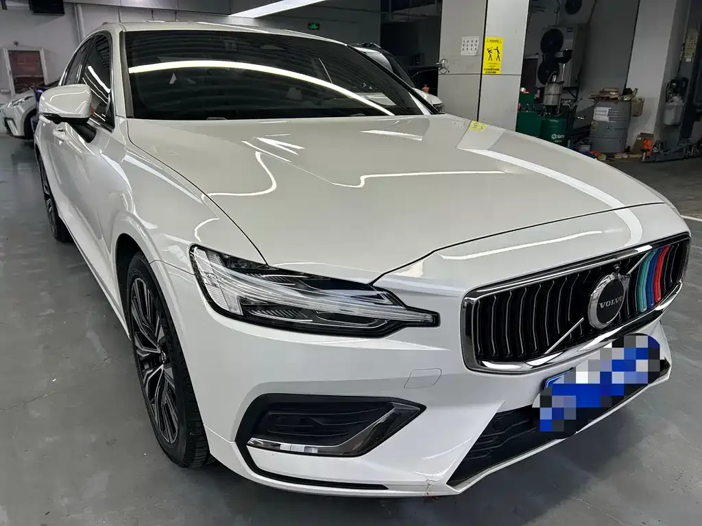 Volvo S60 2024 из CN, фото 3