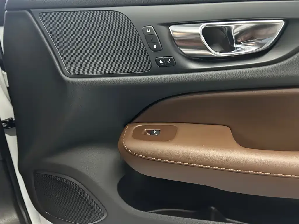 Volvo S60 2024 из CN, фото 4