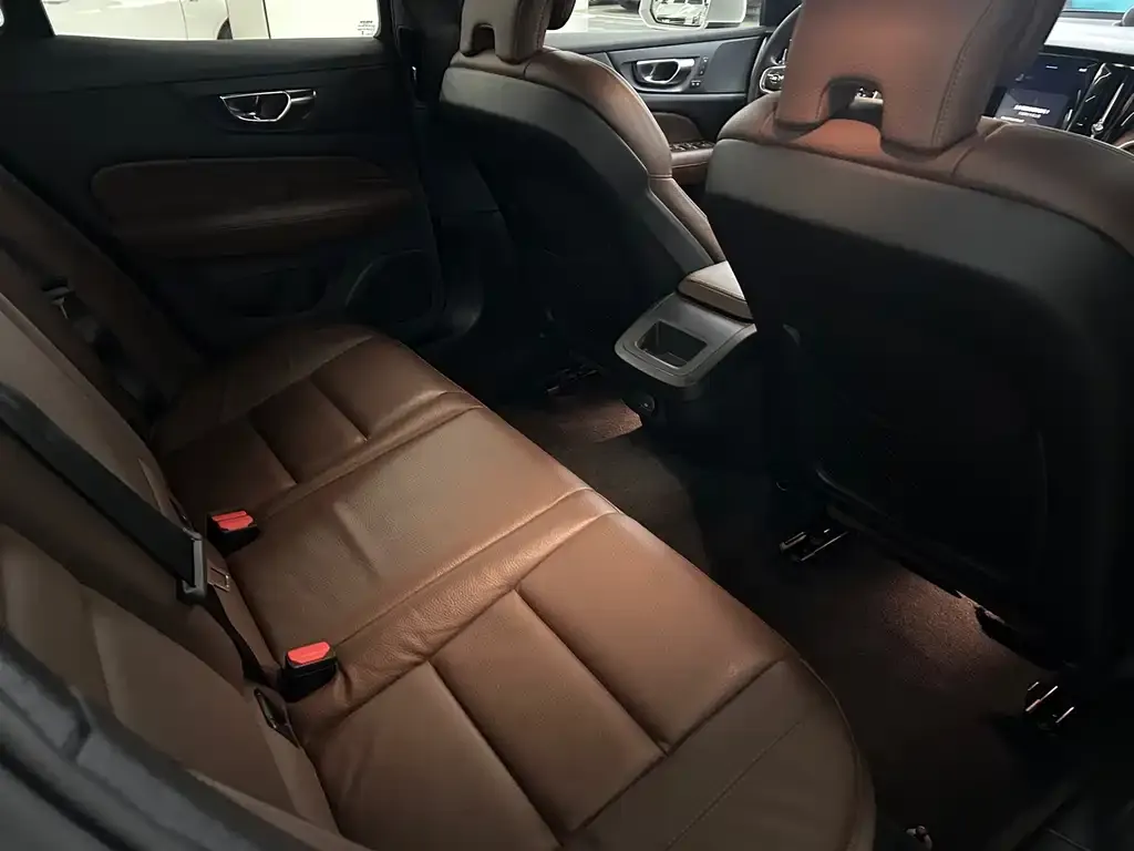 Volvo S60 2024 из CN, фото 9