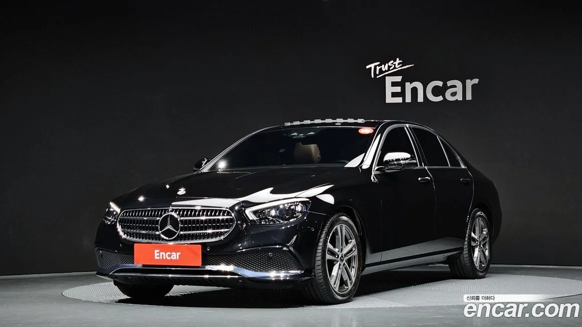 Mercedes-Benz E-Class — фото 1