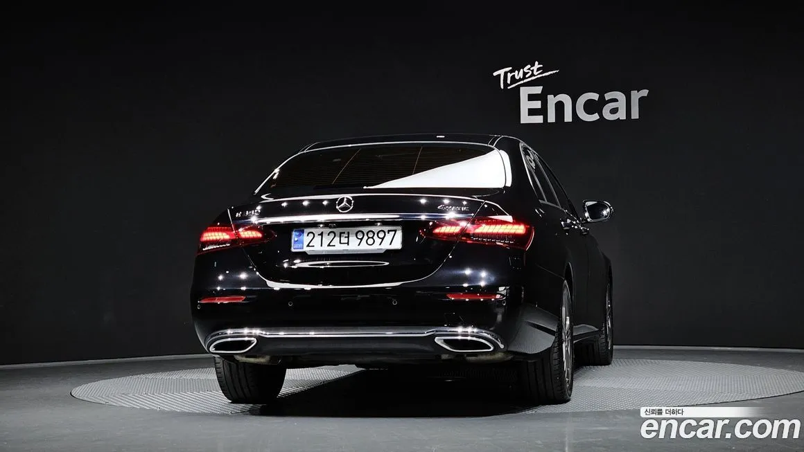 Mercedes-Benz E-Class — фото 4