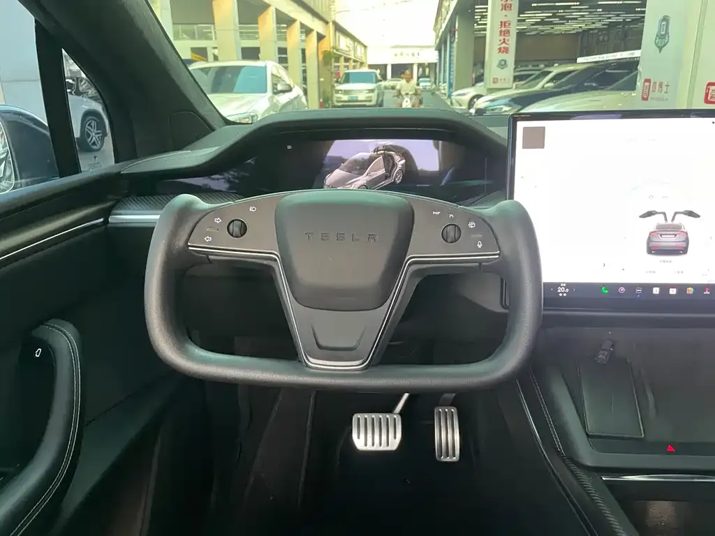 Tesla Model X — фото 10