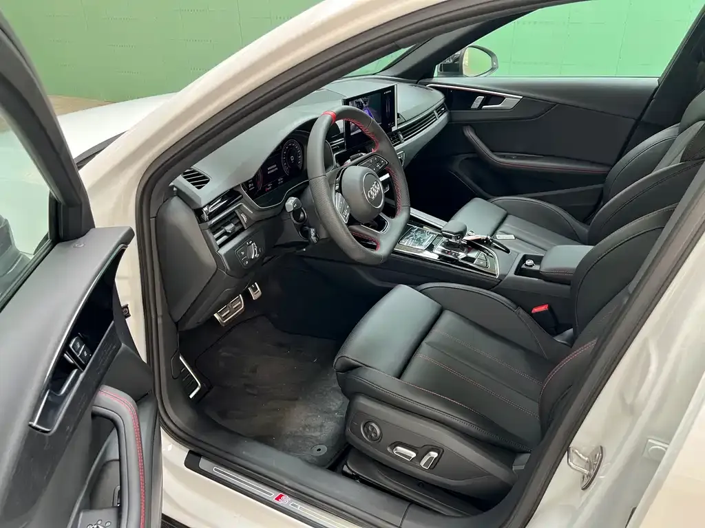 Audi A4L 2025 из CN, фото 4