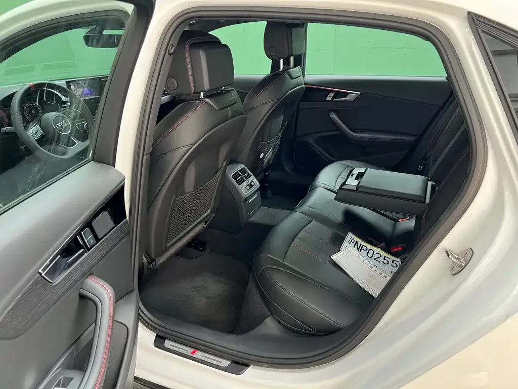 Audi A4L 2025 из CN, фото 5