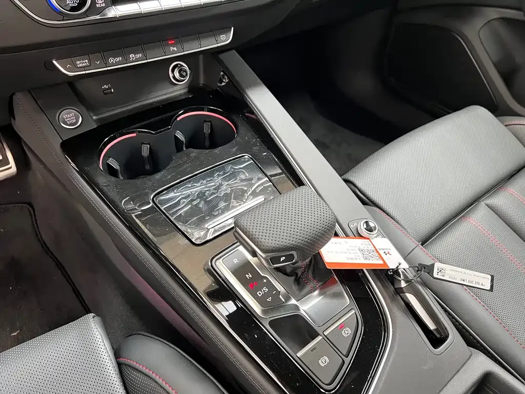 Audi A4L 2025 из CN, фото 8