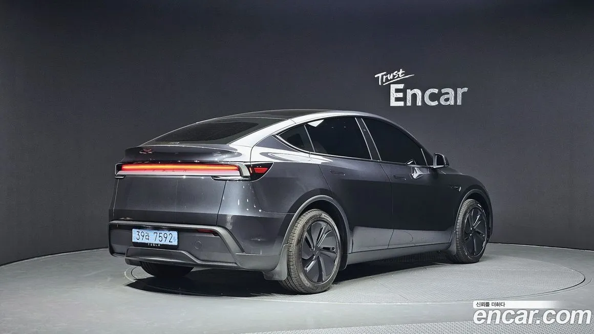 Tesla Model Y 2025 из KR, фото 2