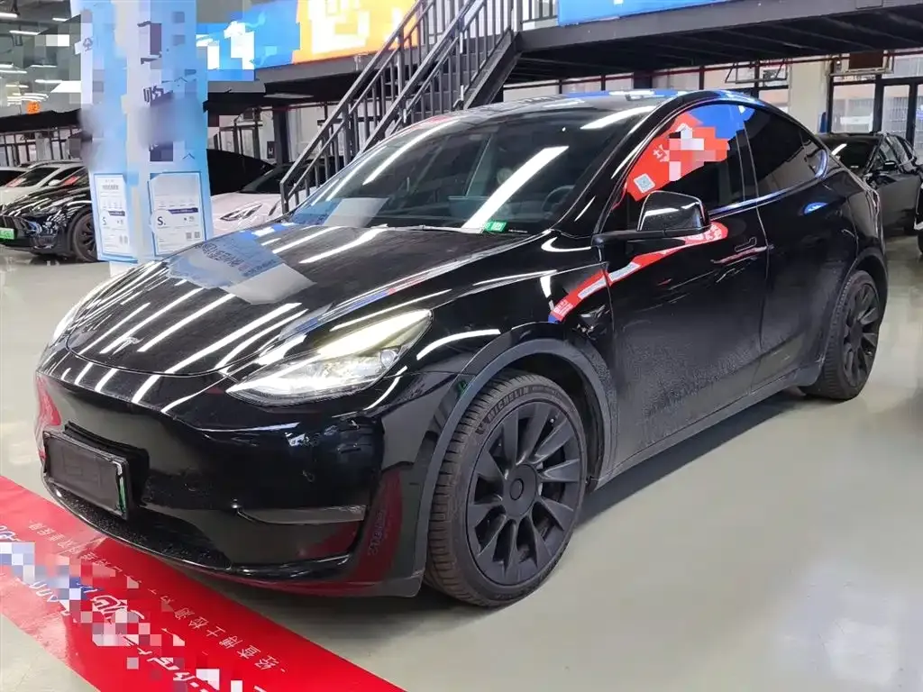 Tesla Model Y — фото 1