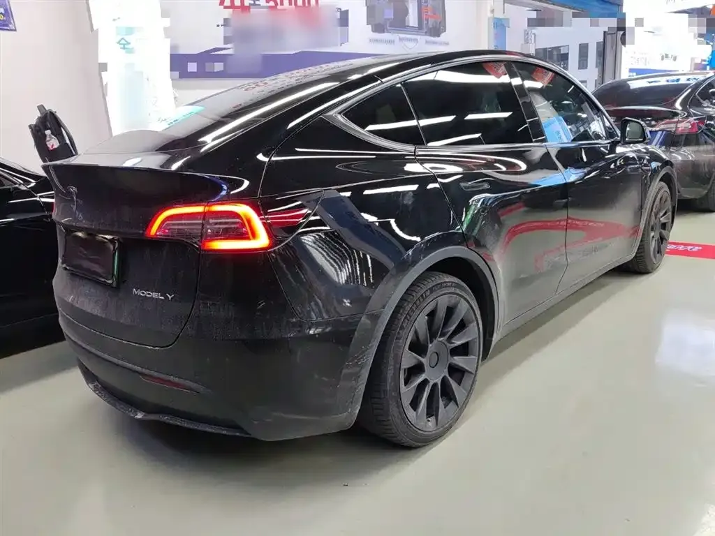 Tesla Model Y — фото 7
