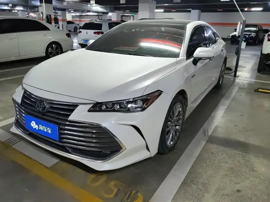 Toyota Avalon — фото 1