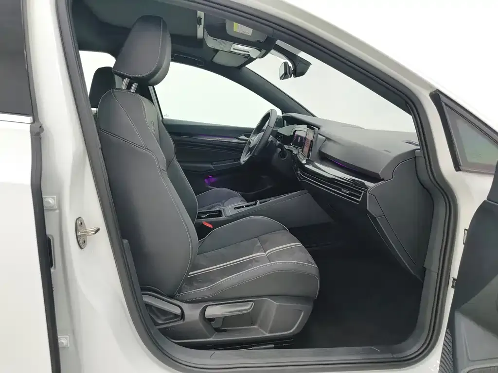 Volkswagen Golf 2022 из CN, фото 10