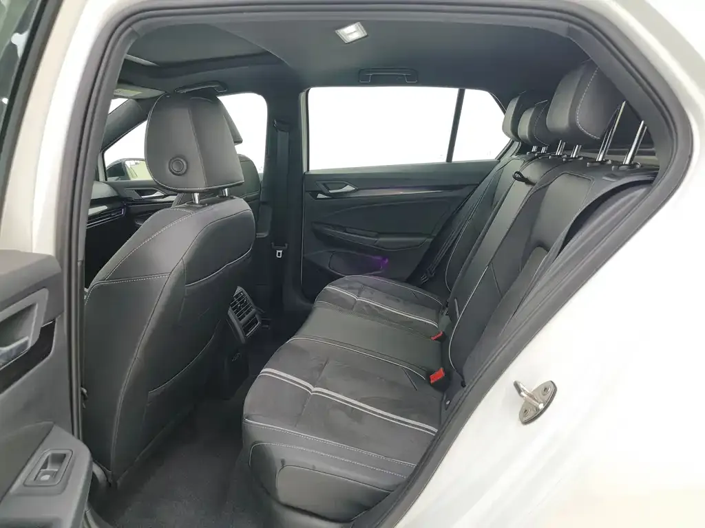 Volkswagen Golf 2022 из CN, фото 8