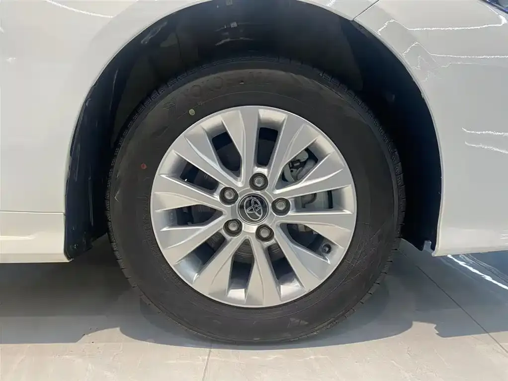 Toyota Corolla — фото 9