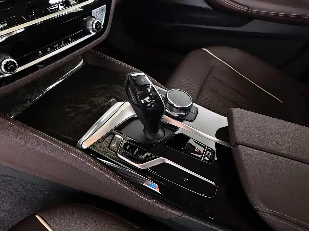 BMW 5 Series 2024 из CN, фото 10