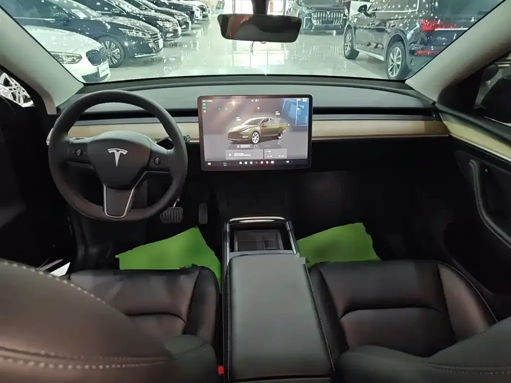 Tesla Model Y — фото 10