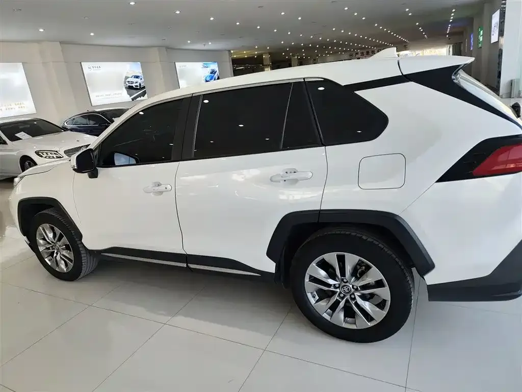 Toyota Wildlander — фото 5